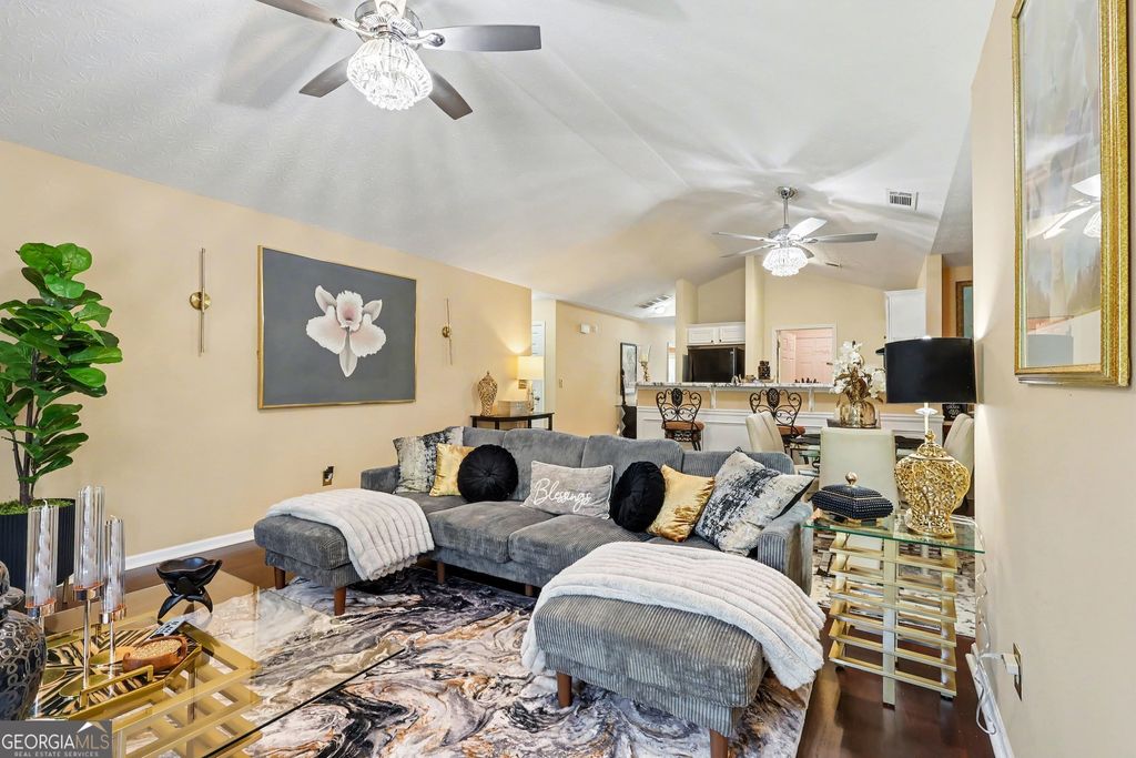 6390 Shadow Sq, Lithonia, GA - More