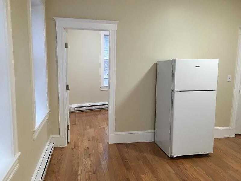 4 bed, $5,000 — Photo 3