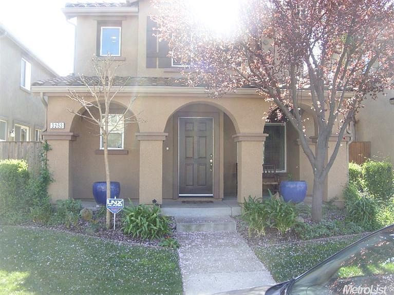 1st image of 3253 Paumanok Way