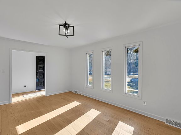 4th image of 513 Poinsettia Dr