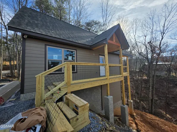 1305 N Oak Ct, Sevierville, TN 37876