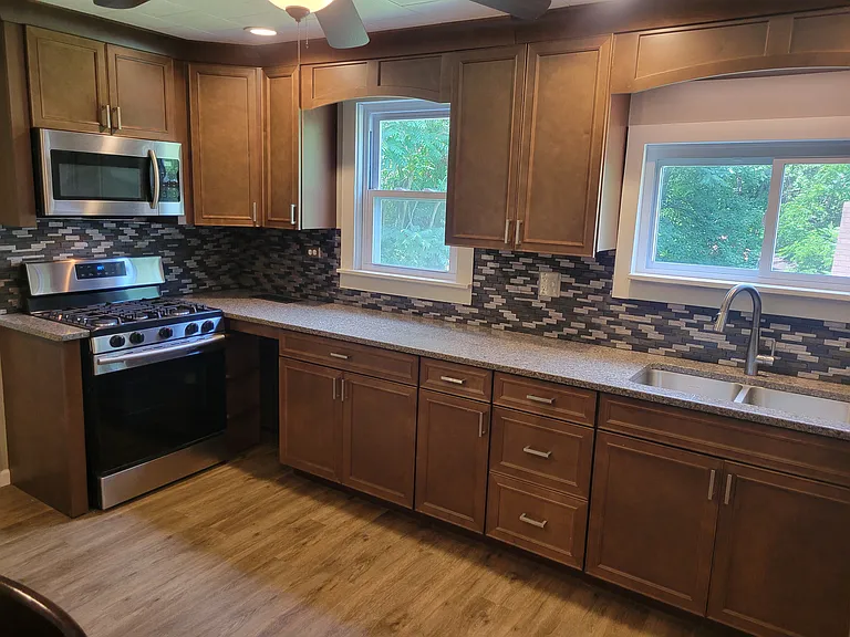413 S River St — Photo 12