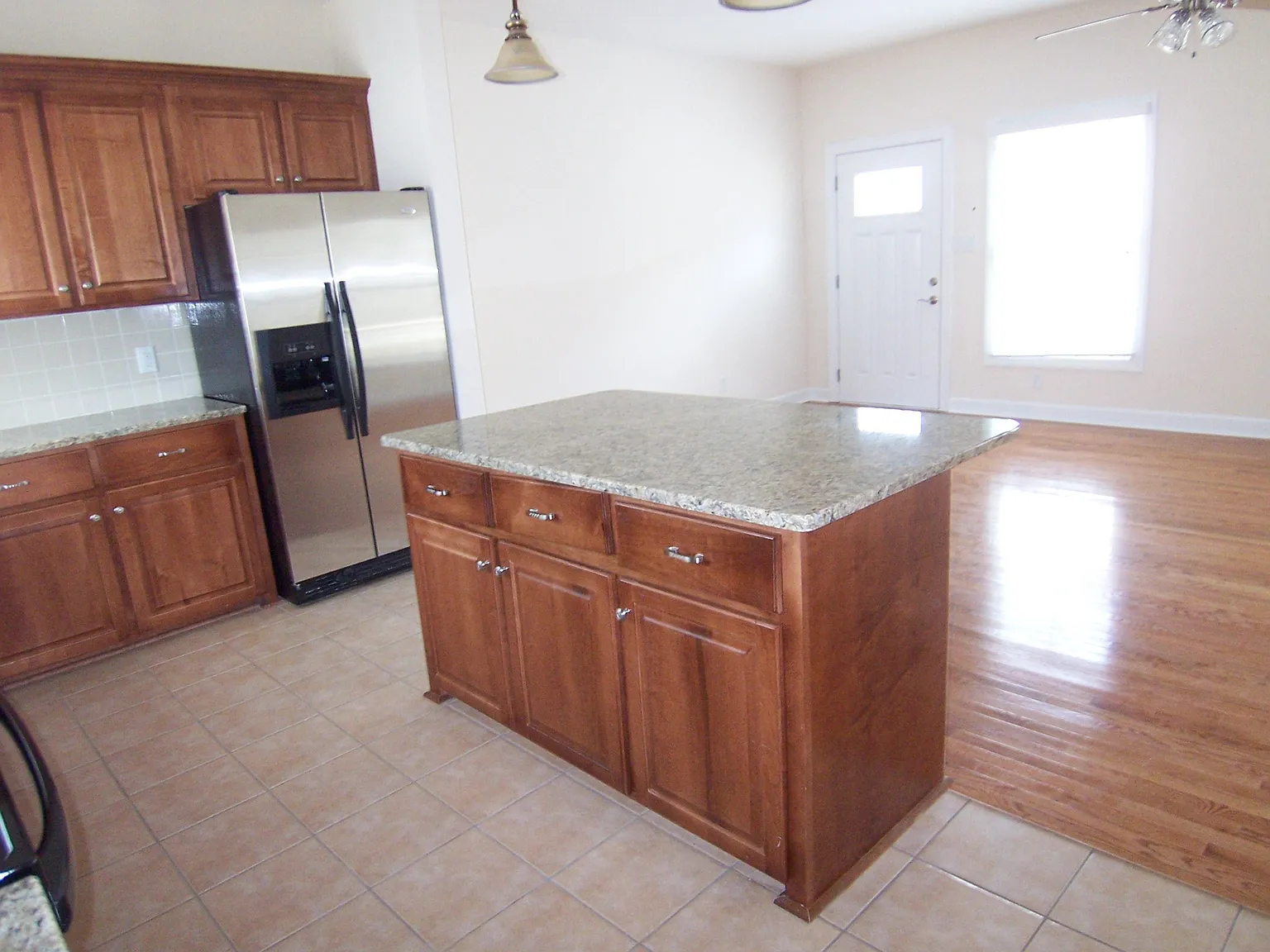 2 bed, 1100 sqft, $2,400 — Photo 2