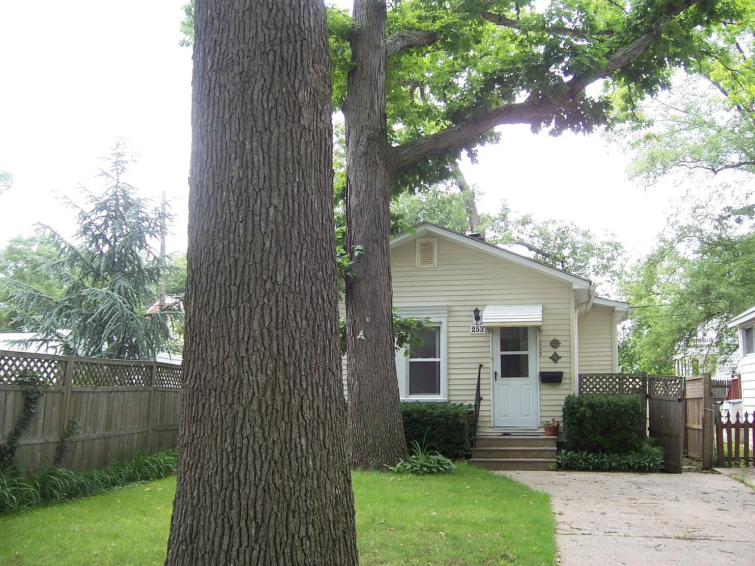 253 Kensington Ave photo 1