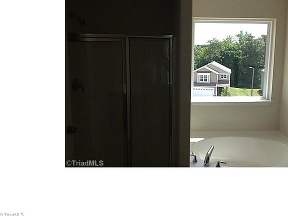 4th image of 302 Stoney Run Dr