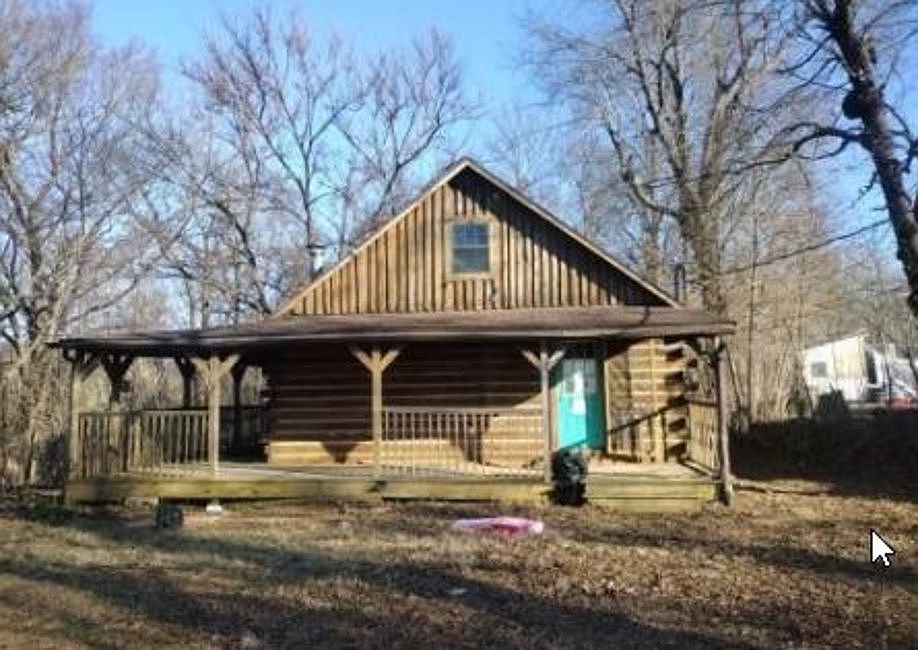 1st image of 107 E Locust Grove Rd