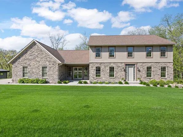 3009 Woodland Ridge Dr NE, Iowa City, IA 52240