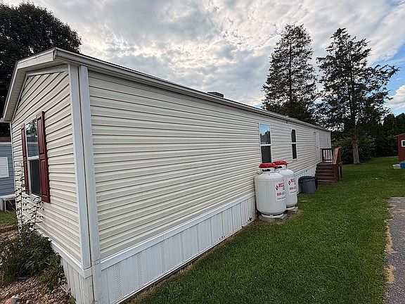 2nd image of 68 Aspen Rd