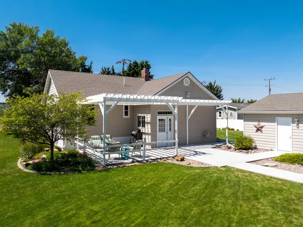 20 1st St SW, Fairfield, MT 59436