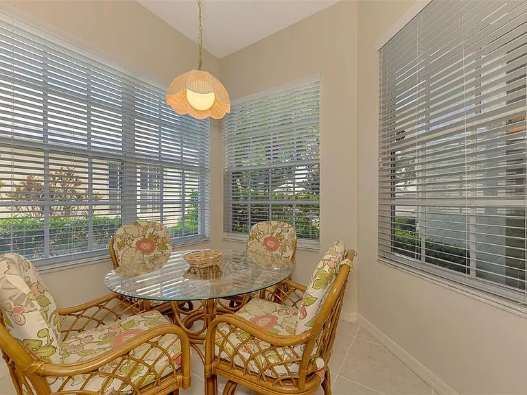549 Fallbrook Dr — Photo 17