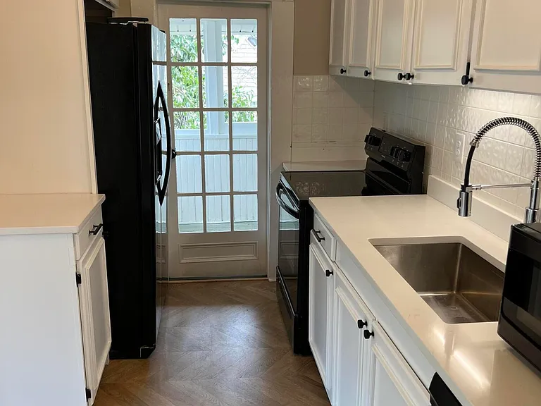 145 E Vermont Ave #B — Photo 3