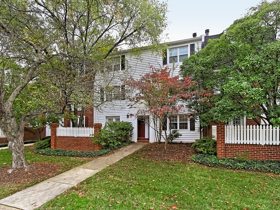 1st image of 2838A S Wakefield St