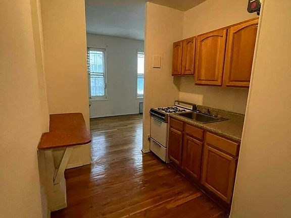 5th image of 316 E 49th St APT 3D
