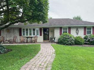 16 Saint Paulia Ln, Oley, PA 19547