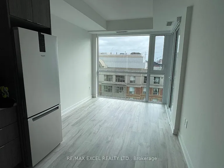 60 Princess St #914 — Photo 15