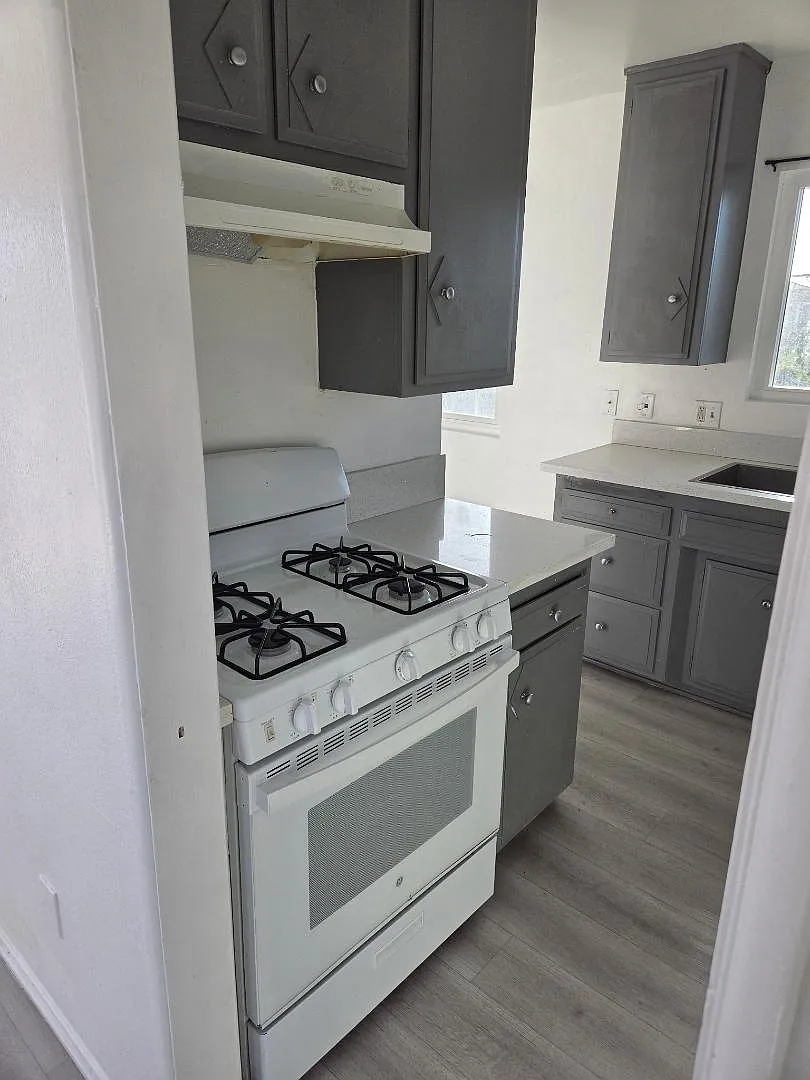 1265 W Devonshire Ave — Photo 3