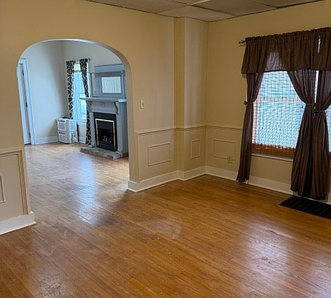 3rd image of 325 E Sandusky Ave #325