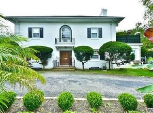 2 Arleigh Rd #2, Great Neck, NY 11021