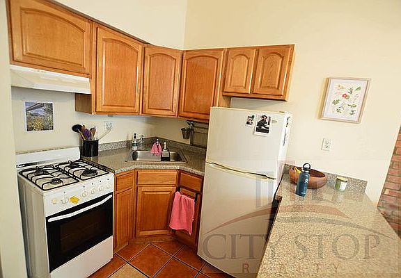 4th image of 49 W 74th St APT D