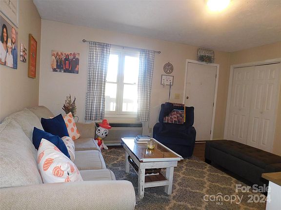 4th image of 380 Corbly Dr APT 11
