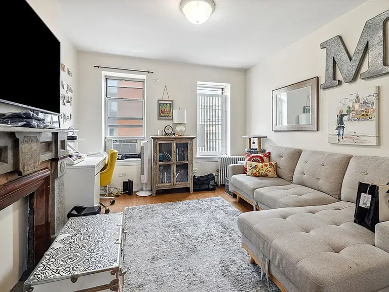 142 W 17th St #5FW — Photo 1