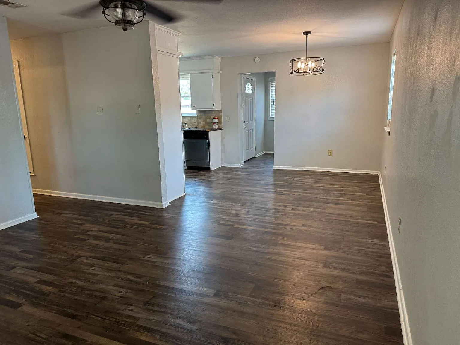 3 bed, 1.0 bath, 1056 sqft, $1,300 — Photo 2