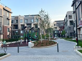 3540 Colonial Dr #15, Mississauga, ON L5L 0C1