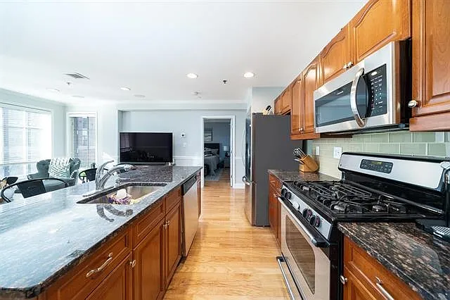 1331 Grand St #307 — Photo 8
