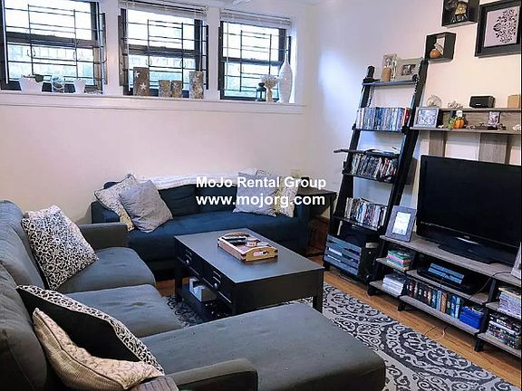2nd image of 3501 N Greenview Ave #Gdn
