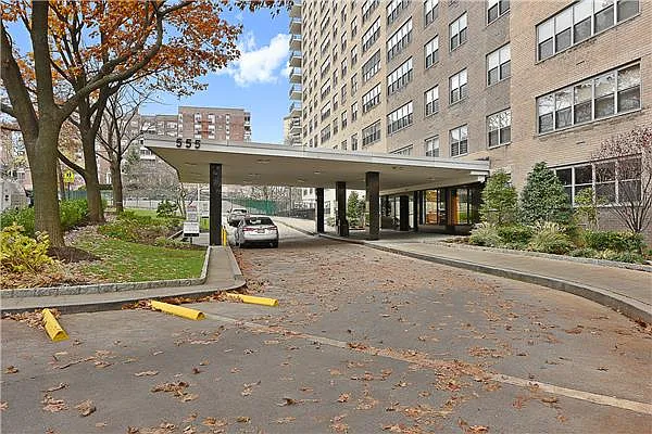 Sold by Exclusive Properties Sotheby's International Realty | media 9