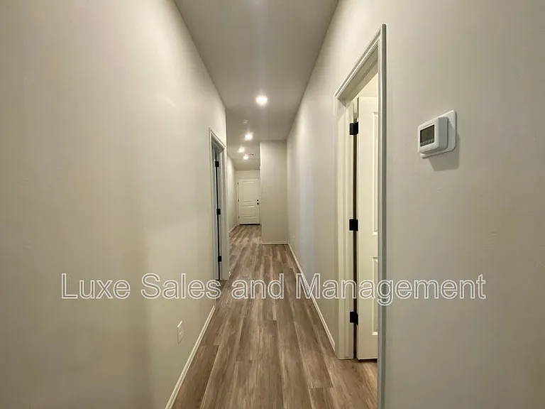8000 NW 110th Dr — Photo 17