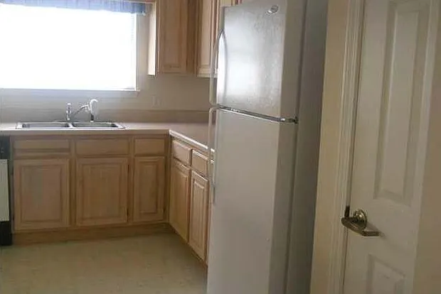 624 Eastwood Cir — Photo 16