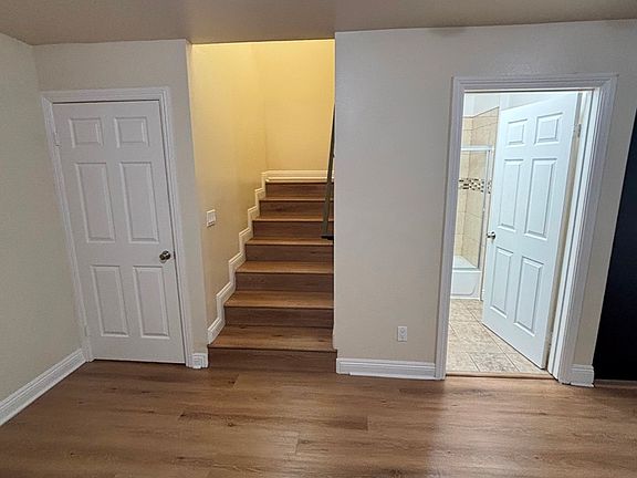 2nd image of 926 E 81st St