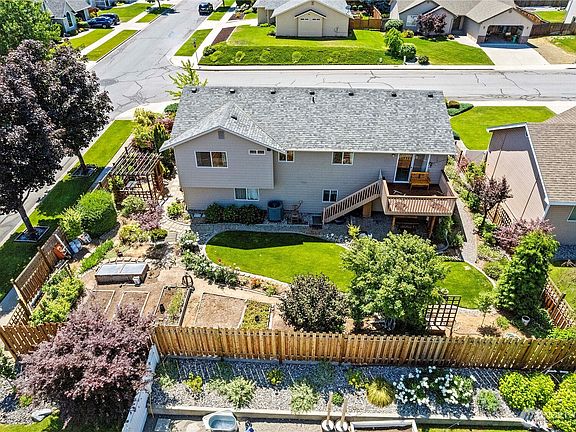 4th image of 1600 Brandi Court