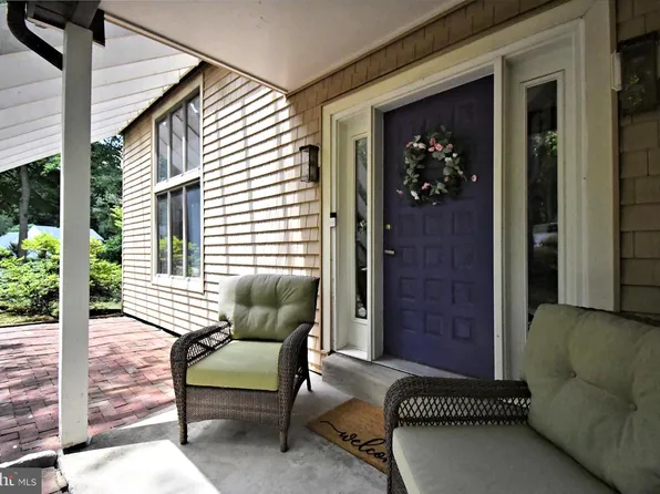 22 Wychwood Ln, Langhorne, PA 19047