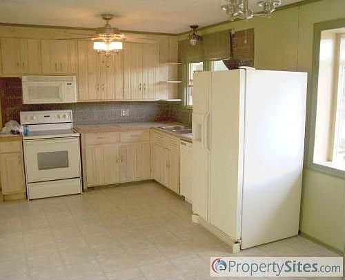 3rd image of 569 Noel Dr