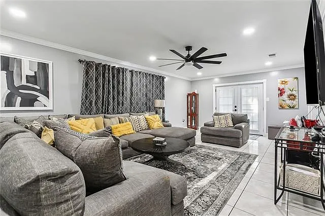 4 bed, 2.0 bath, 2381 sqft, $2,500 — Photo 4