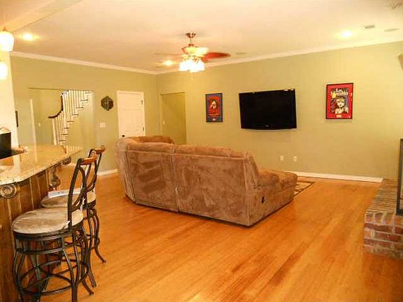 3rd image of 606 Ledanna Dr