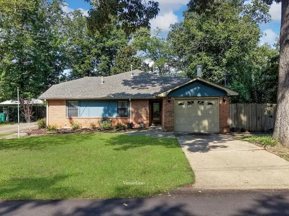6725 Pineleaf Dr, Elmore, AL 36025