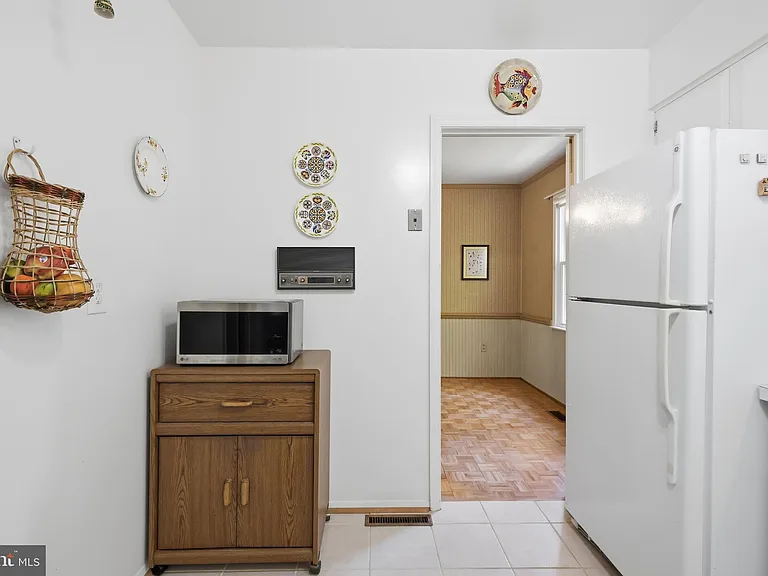 8350 Glastonbury Ct — Photo 12
