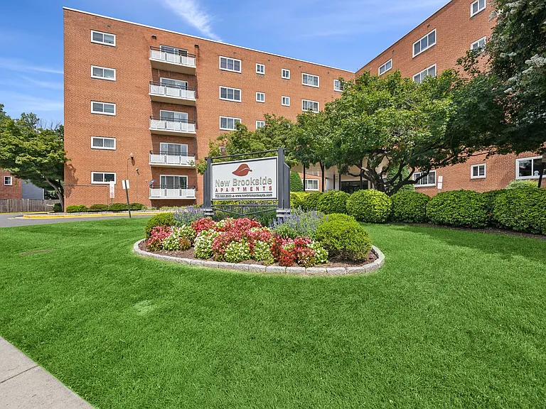 New Brookside Apartments — Photo 8