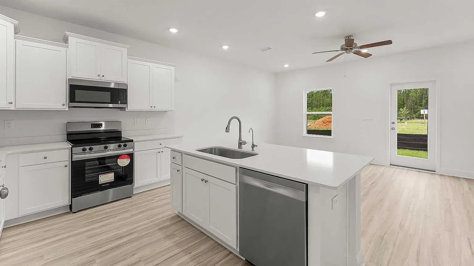 3 bed, 1470 sqft, $2,200 — Photo 4
