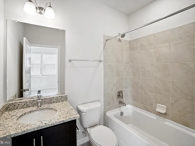 858 Amity St — Photo 22