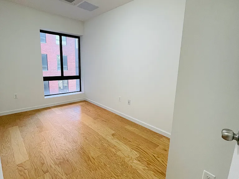 4229 Parsons Blvd #3 — Photo 3