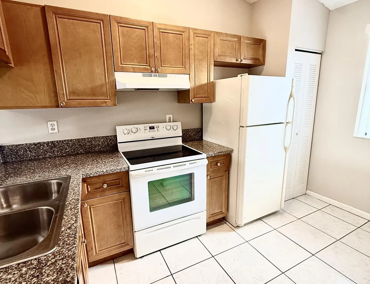3 bed, 2.0 bath, $2,200 — Photo 1