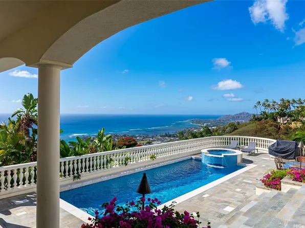 671 Kahiau Loop, Honolulu, HI 96821