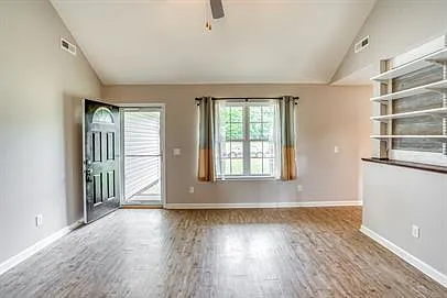 3 bed, 2.0 bath, 1250 sqft, $1,750 — Photo 3