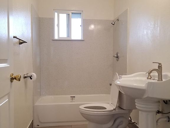 4th image of 20859 Agnes Ln