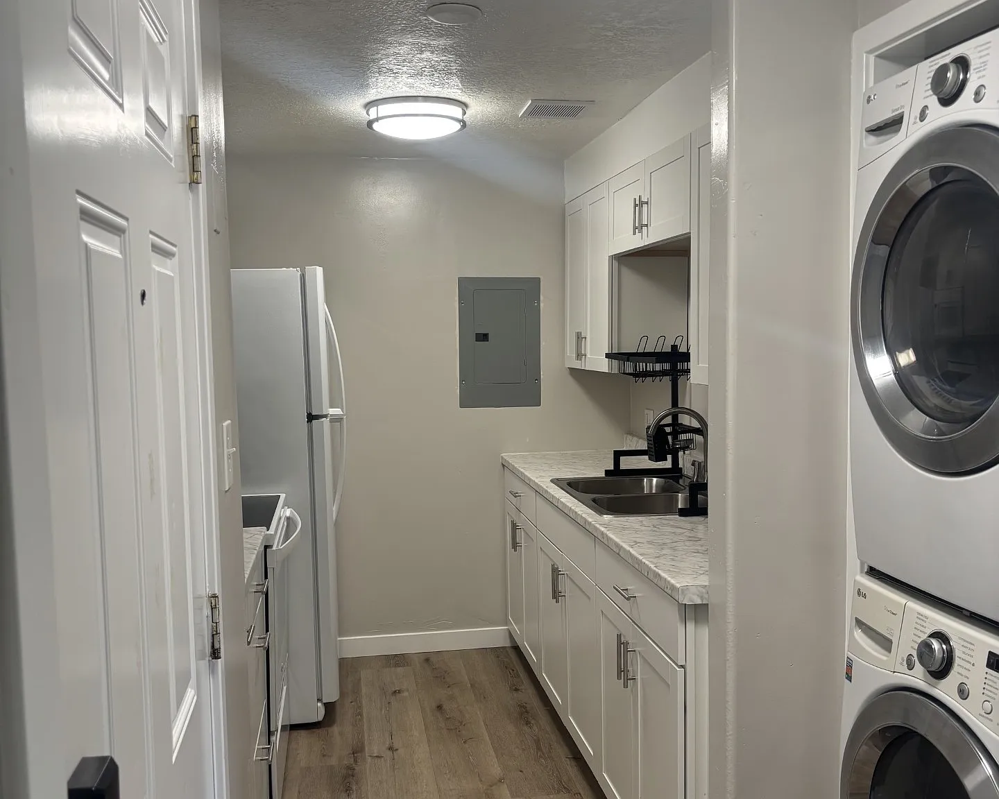 2 bed, 800 sqft, $1,300 — Photo 3