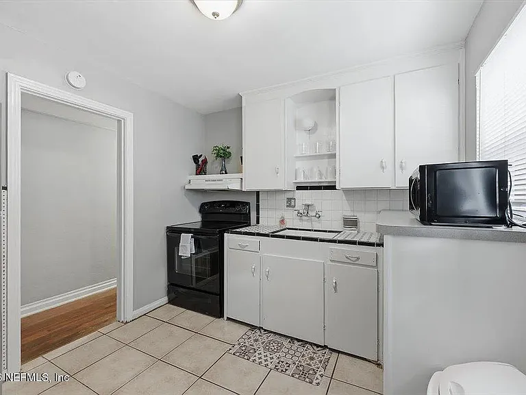 1264-1266 Donald St #1264 — Photo 8